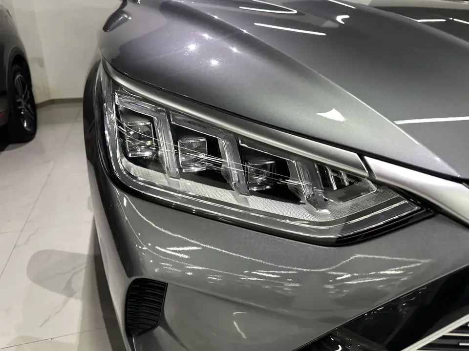 BYD Song PLUS DM Song PLUS DM 2021 DM-i 51KM 2WD Premium Edition 2022 — thumbnail 2