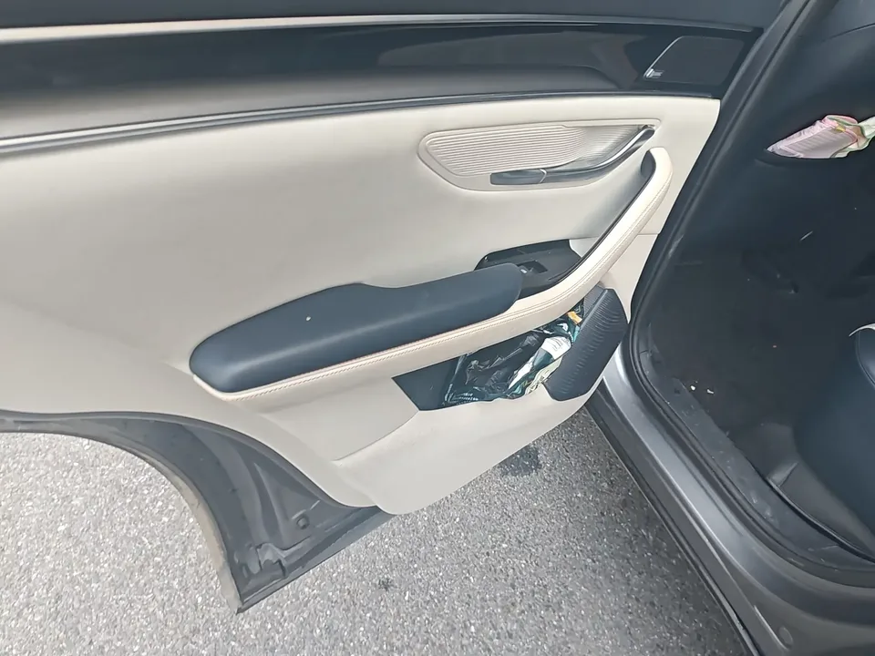 BYD Song PLUS DM Song PLUS DM 2021 DM-i 51KM 2WD Premium Edition 2022 — thumbnail 5
