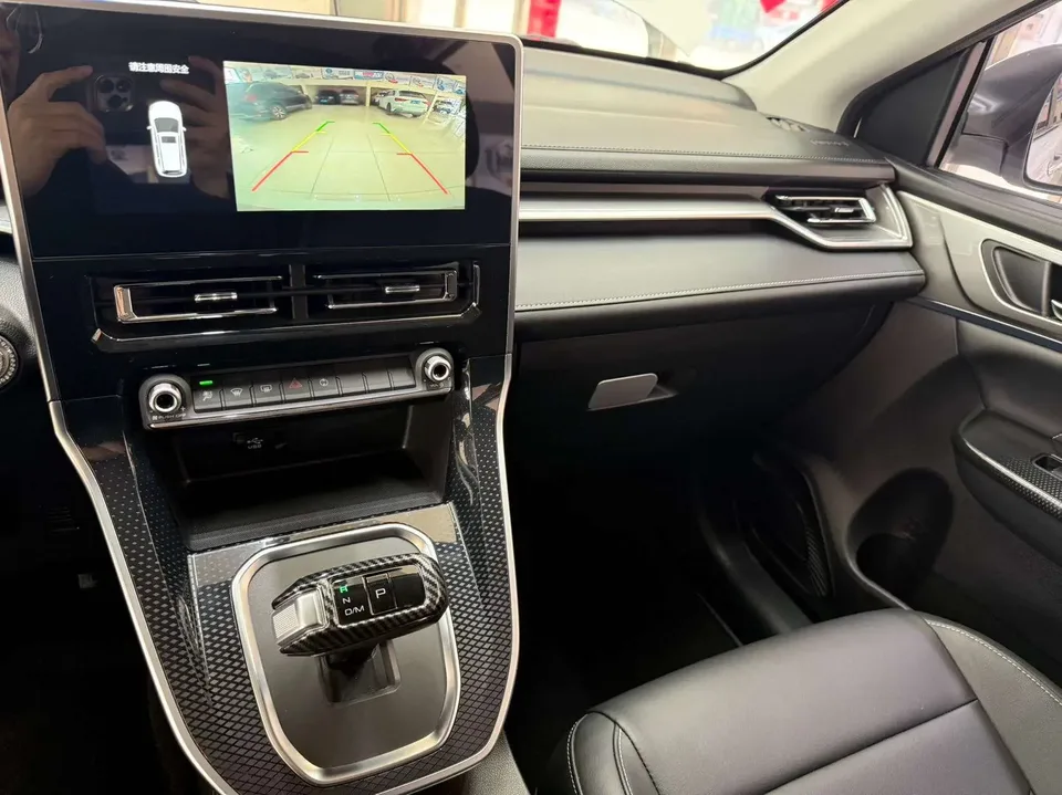 Haval M6 Haval M6 2021 PLUS 1.5T DCT Luxury Intelligent Connection 2022 — thumbnail 3