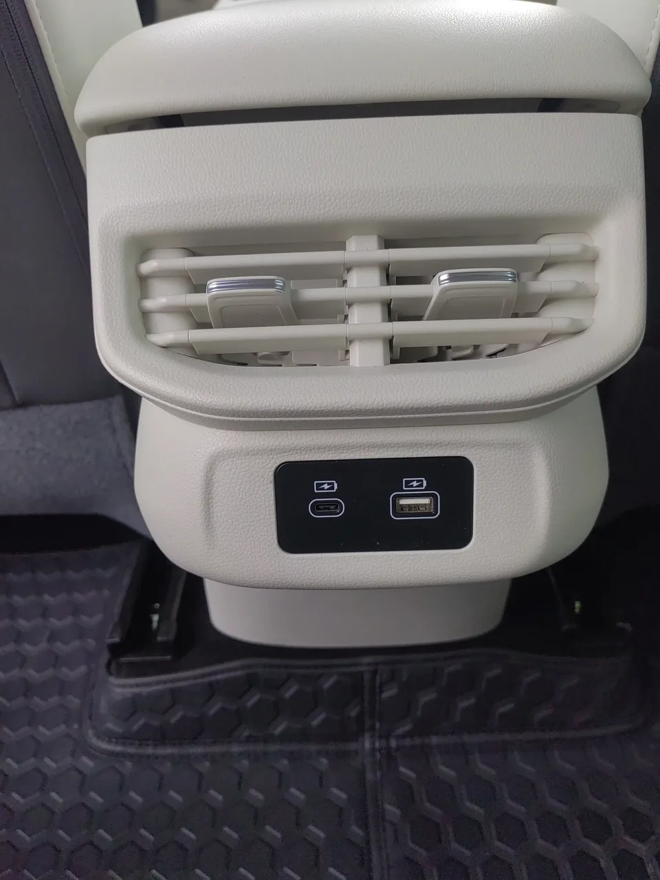 Haval H6 Haval H6 2024 1.5T Automatic 2WD Ultra Edition 2024 — thumbnail 3