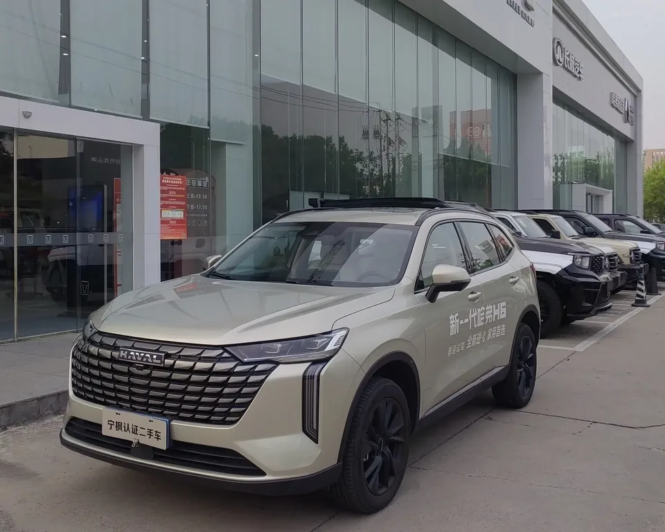 Haval H6 Haval H6 2024 1.5T Automatic 2WD Ultra Edition 2024 — photo 1, buy with delivery to Moscow