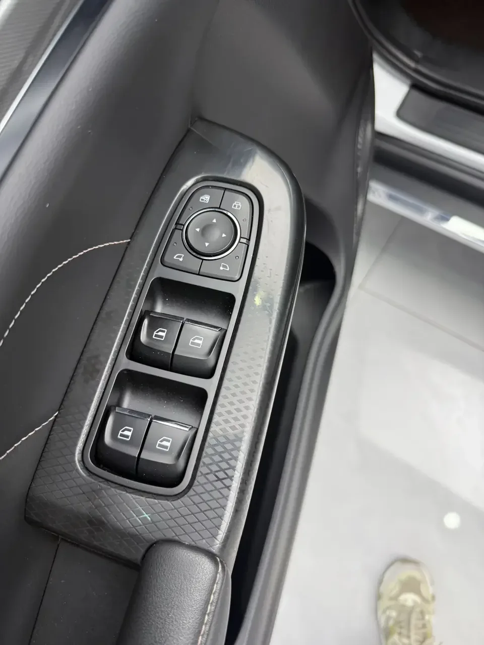 Haval M6 Haval M6 2021 PLUS 1.5T DCT Luxury Intelligent Connection 2023 — thumbnail 3
