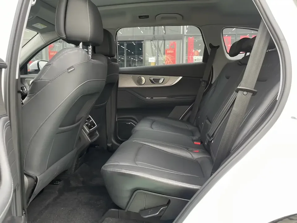 Chery Tiggo 8 Pro Tiggo 8 PRO 2025 290T 2WD Deluxe Edition 2024 — thumbnail 4