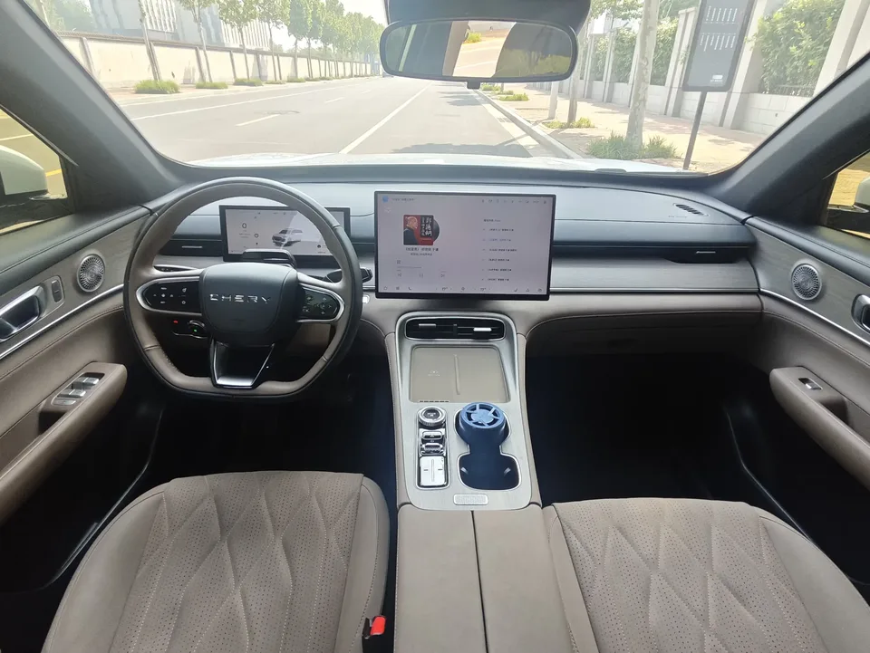Chery Tiggo 8 PLUS Tiggo 8 PLUS 2025 Kunpeng 290TGDI DCT Premium 2025 — thumbnail 3