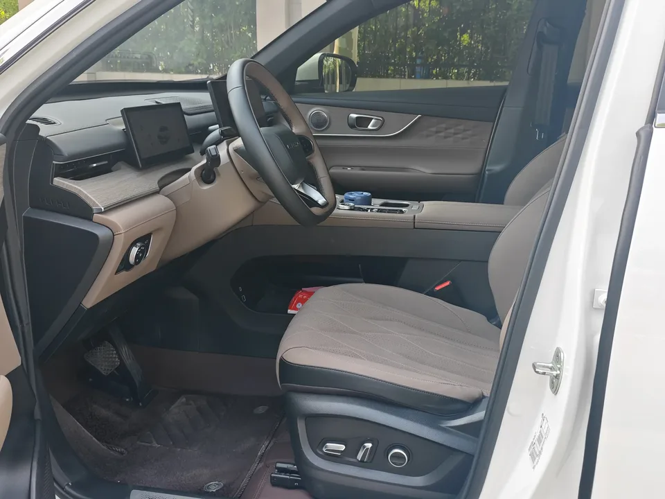 Chery Tiggo 8 PLUS Tiggo 8 PLUS 2025 Kunpeng 290TGDI DCT Premium 2025 — thumbnail 4