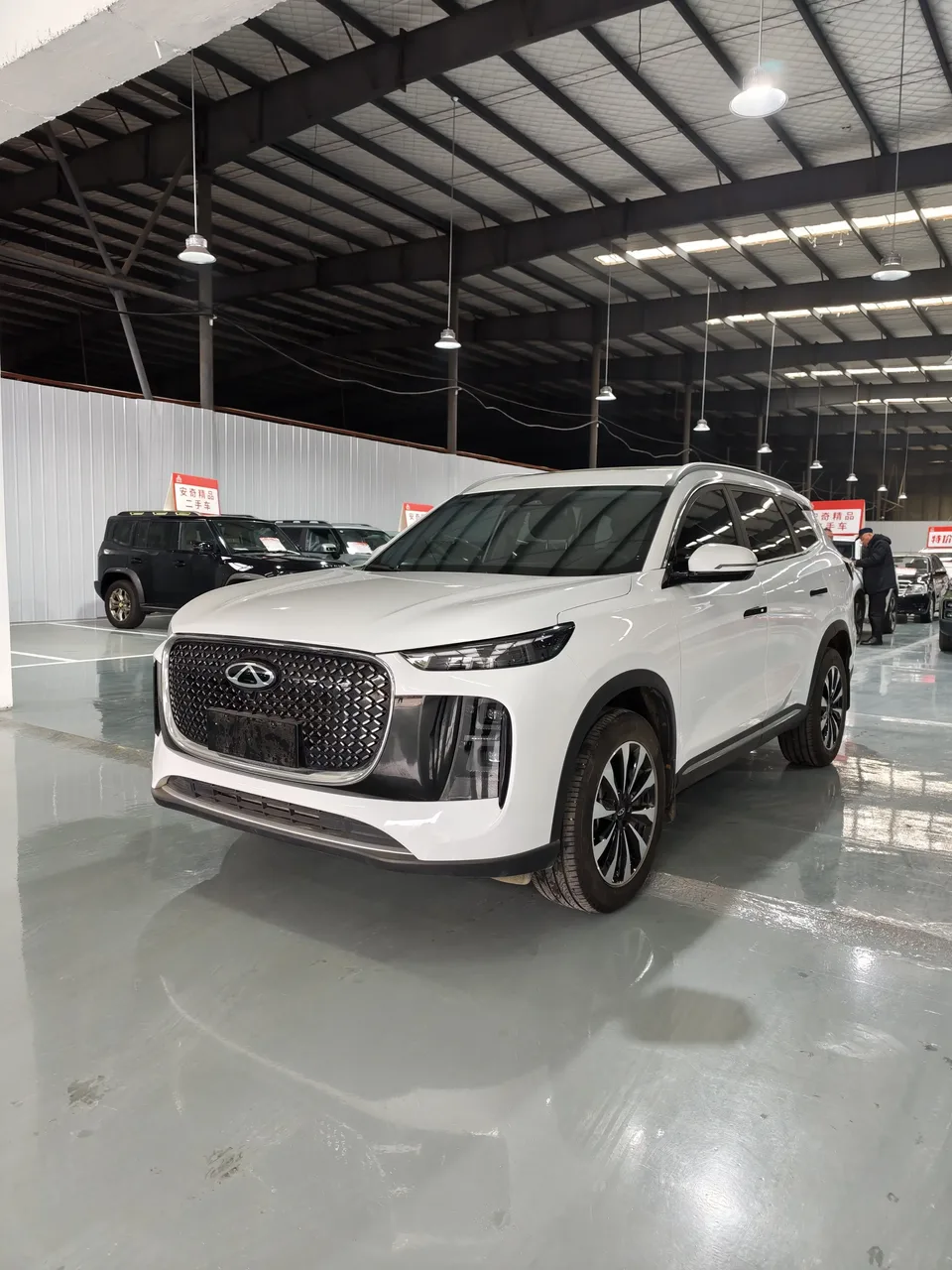 Chery Tiggo 8 PLUS Tiggo 8 PLUS 2025 Kunpeng 290TGDI DCT Luxury 7-seater 2025 — photo 1, buy with delivery to Moscow
