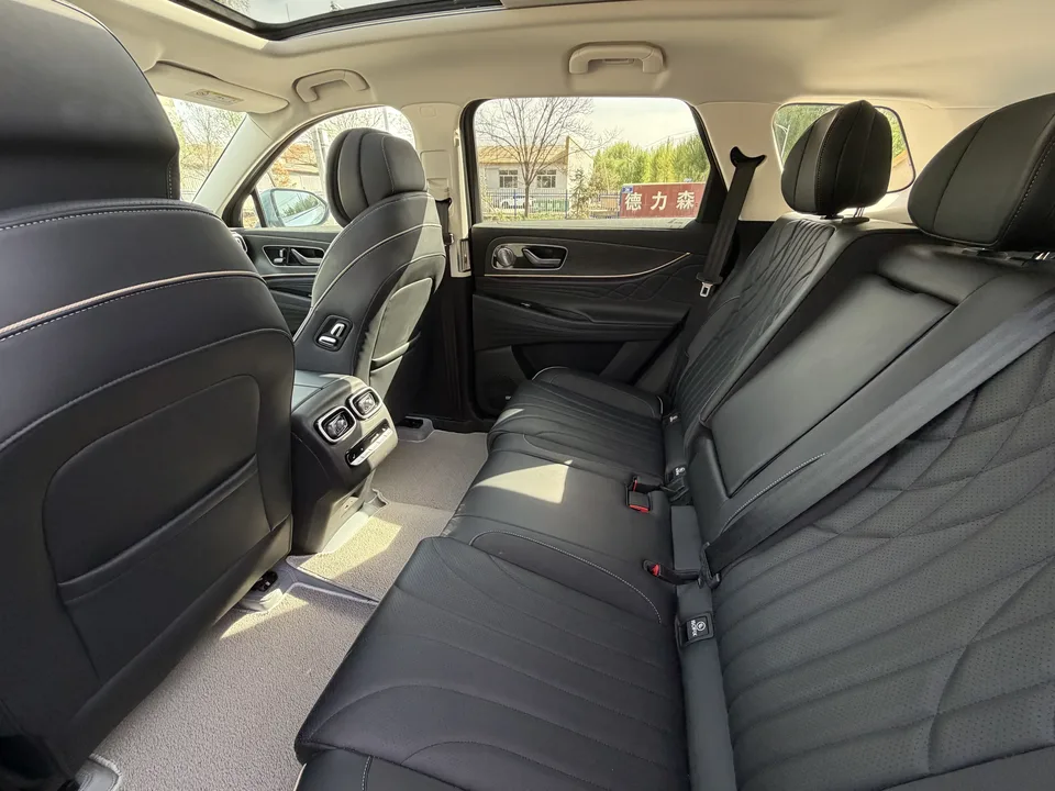 Chery Tiggo 9 Tiggo 9 2023 2.0T AT 4WD Ultimate Edition 5 Seaters 2024 — миниатюра 3