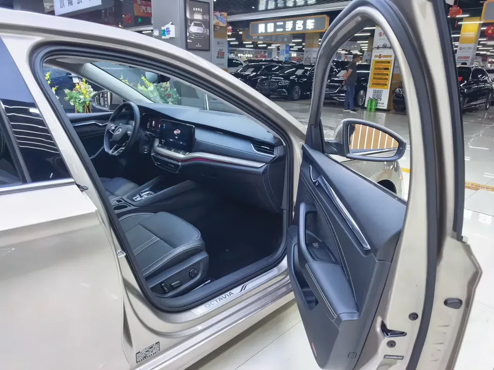 Skoda Octavia Octavia 2021 PRO TSI280 DSG Premium Edition 2022 — thumbnail 3
