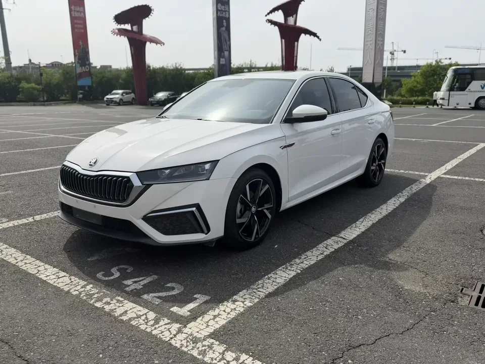 Skoda Octavia Octavia 2022 PRO TSI280 DSG Premium Edition 2022 — photo 1, buy with delivery to Moscow