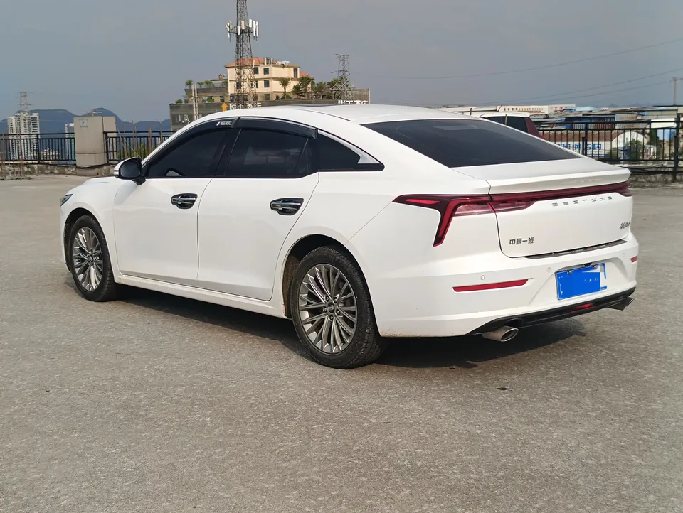 FAW Bestune B70 Pentium B70 2023 Third Generation 1.5T Automatic Enjoyable Model 70th Anniversary Edition 2024 — thumbnail 2
