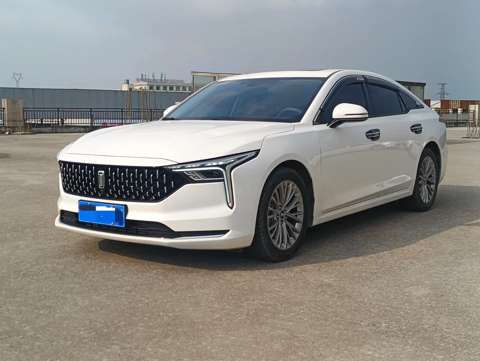 FAW Bestune B70 Pentium B70 2023 Third Generation 1.5T Automatic Enjoyable Model 70th Anniversary Edition 2024 — photo 1, buy with delivery to Moscow