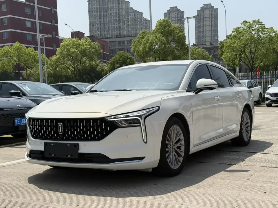 FAW Bestune B70 Pentium B70 2023 The third generation 1.5T automatic enjoyment model 2024 — photo 1, buy with delivery to Moscow