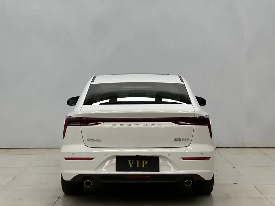 FAW Bestune B70 Pentium B70 2023 Third Generation 1.5T Automatic Enjoyable Model 70th Anniversary Edition 2024 — thumbnail 2