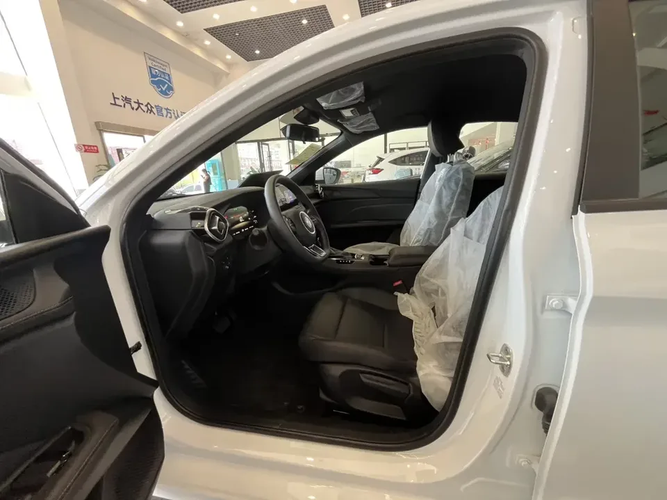 MG 5 MG5 2025 180DVVT Global First Edition 2025 — миниатюра 3