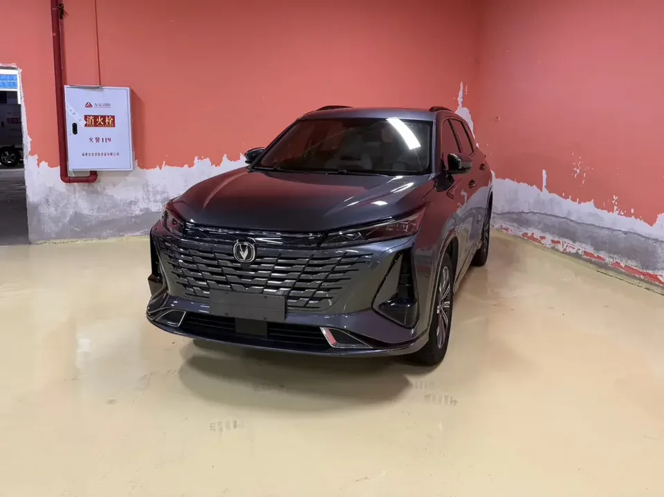 Changan CS75PLUS Changan CS75 PLUS 2023 The third generation 1.5T automatic premium model 2023 — photo 1, buy with delivery to Moscow