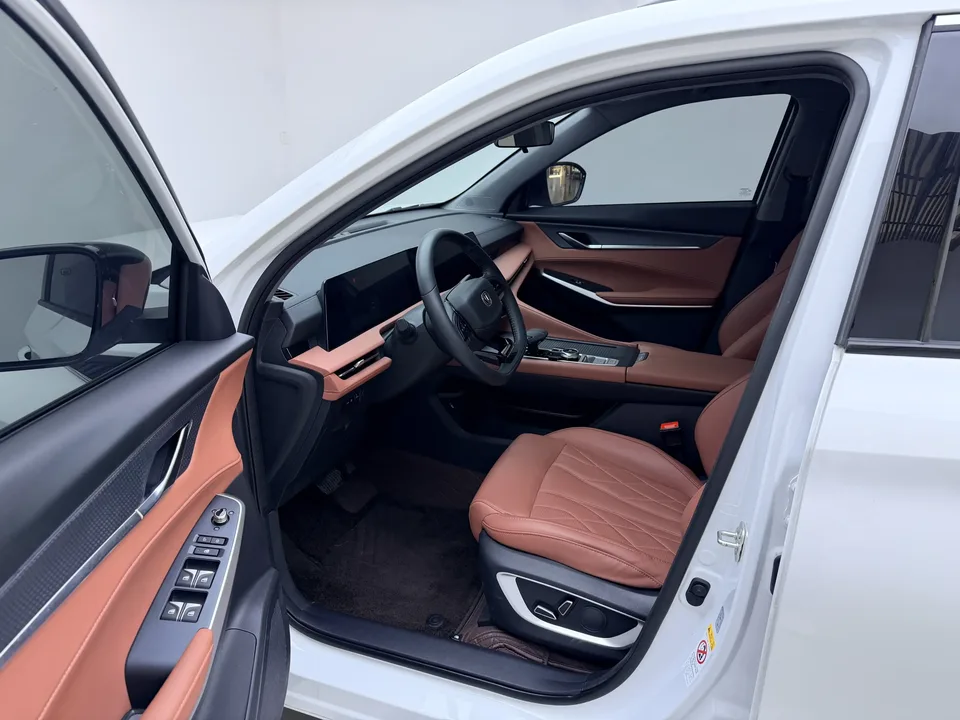 Changan CS75PLUS Changan CS75 PLUS 2024 The third generation champion version 1.5T automatic intelligent driving strong navigation 2024 — thumbnail 5