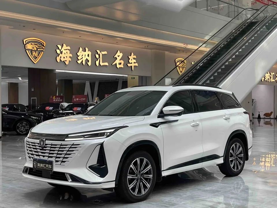 Changan CS75PLUS Changan CS75 PLUS 2023 The third generation 1.5T automatic luxury model 2023 — photo 1, buy with delivery to Moscow