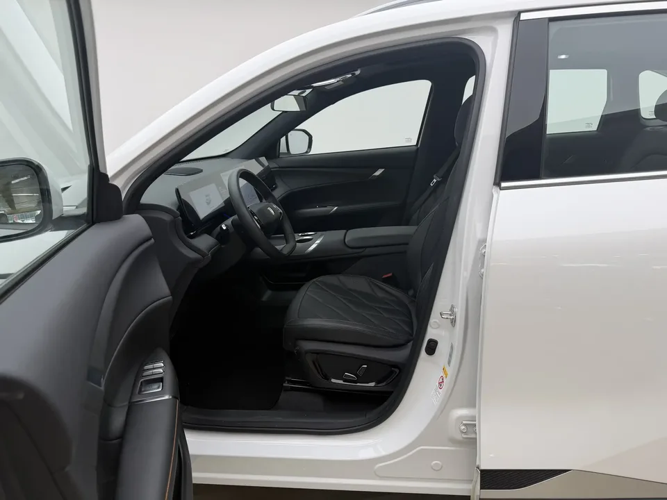 Changan CS75PLUS Changan CS75 PLUS 2025 The fourth generation Ultra 2.0T New Blue Whale Smart Engine 2025 — thumbnail 5