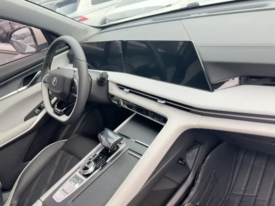 Changan CS75PLUS Changan CS75 PLUS 2023 The third generation champion version 1.5T automatic intelligent driving strong navigation 2024 — thumbnail 3