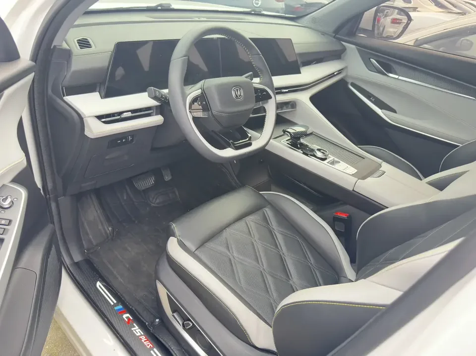 Changan CS75PLUS Changan CS75 PLUS 2023 The third generation champion version 1.5T automatic intelligent driving strong navigation 2024 — thumbnail 4