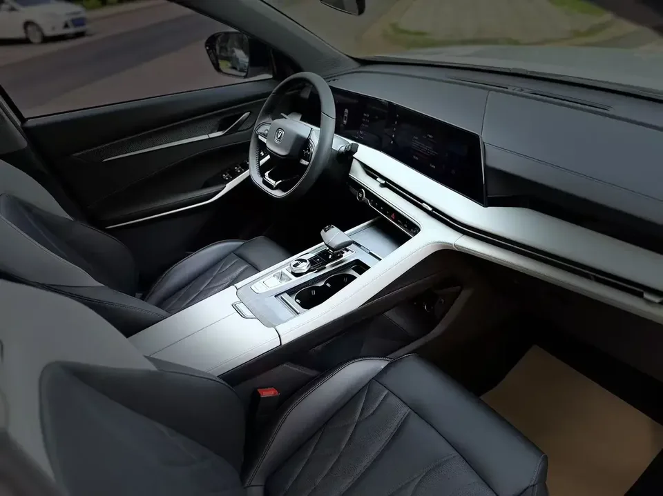 Changan CS75PLUS Changan CS75 PLUS 2024 The third generation champion version 1.5T automatic intelligent driving strong navigation 2024 — thumbnail 3