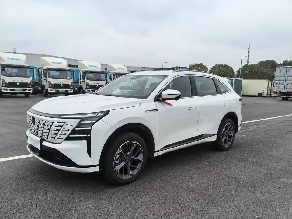 Changan CS75PLUS Changan CS75 PLUS 2025 Fourth Generation 1.5T New Blue Whale Smart Excellence Edition 2026 — photo 1, buy with delivery to Moscow