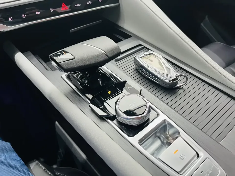 Changan CS75PLUS Changan CS75 PLUS 2024 The third generation champion version 1.5T automatic intelligent driving strong navigation 2024 — thumbnail 3