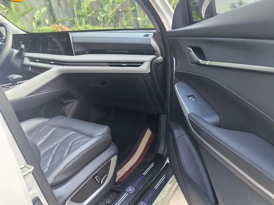 Changan CS75PLUS Changan CS75 PLUS 2024 The third generation champion version 1.5T automatic intelligent driving strong navigation 2024 — thumbnail 3