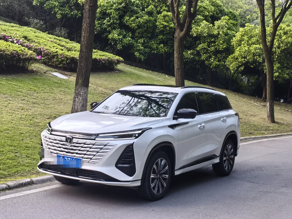 Changan CS75PLUS Changan CS75 PLUS 2024 The third generation champion version 1.5T automatic intelligent driving strong navigation 2024 — photo 1, buy with delivery to Moscow