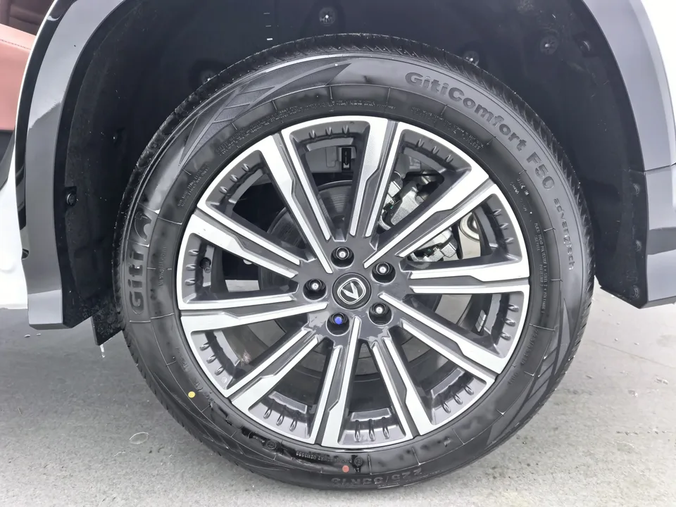 Changan CS75PLUS Changan CS75 PLUS 2024 The third generation champion version 1.5T automatic intelligent driving strong navigation 2025 — thumbnail 3