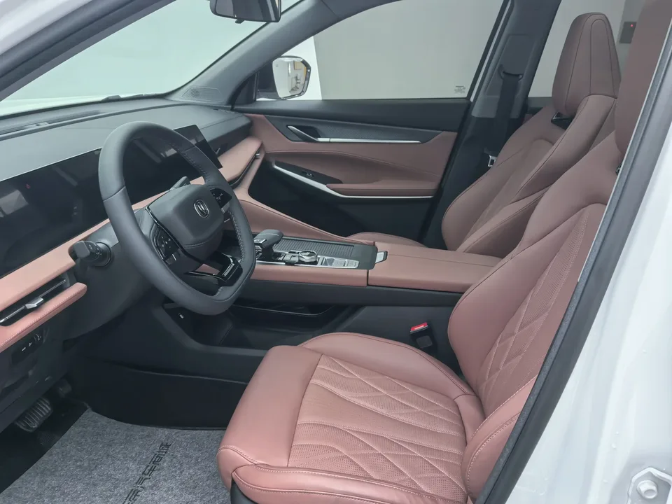 Changan CS75PLUS Changan CS75 PLUS 2024 The third generation champion version 1.5T automatic intelligent driving strong navigation 2025 — thumbnail 5