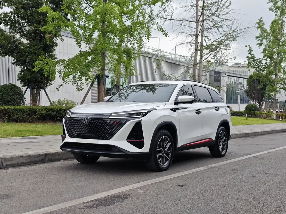 Changan CS75PLUS Changan CS75 PLUS 2022 Second generation 1.5T automatic premium model 2023 — photo 1, buy with delivery to Moscow