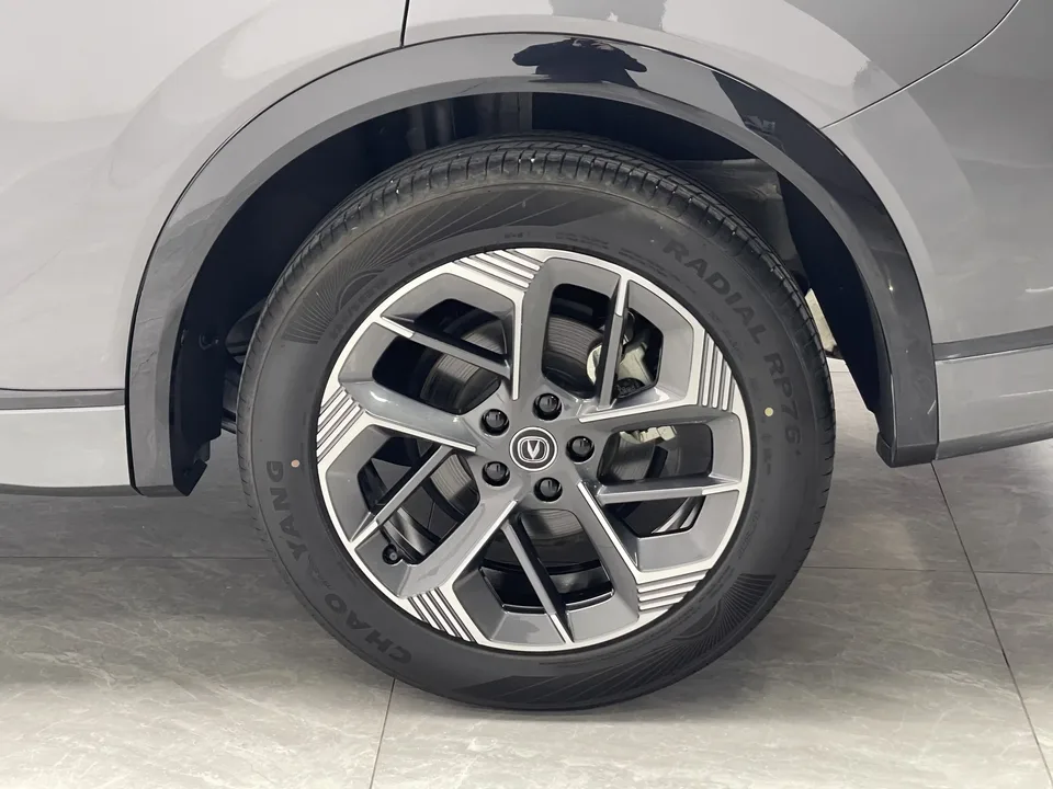 Changan CS75PLUS Changan CS75 PLUS 2025 The fourth generation 1.5T new Blue Whale smart flagship model 2025 — thumbnail 3