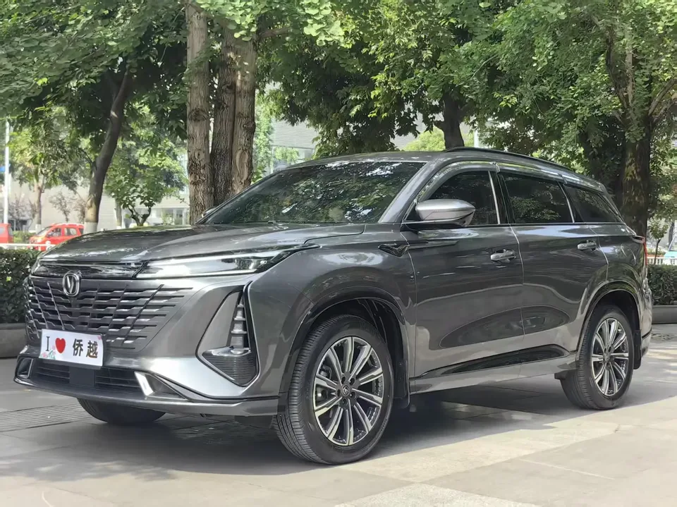 Changan CS75PLUS Changan CS75 PLUS 2023 The third generation 1.5T automatic premium model 2023 — photo 1, buy with delivery to Moscow