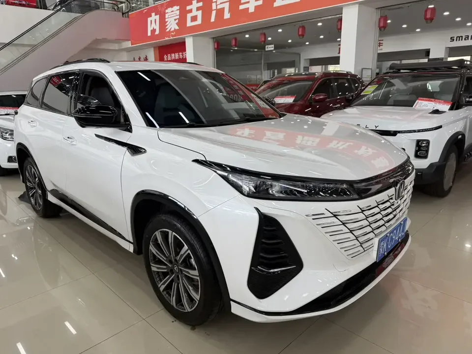 Changan CS75PLUS Changan CS75 PLUS 2024 The third generation champion version 1.5T automatic intelligent driving strong navigation 2025 — thumbnail 3