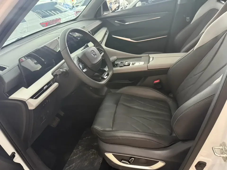 Changan CS75PLUS Changan CS75 PLUS 2024 The third generation champion version 1.5T automatic intelligent driving strong navigation 2025 — thumbnail 4