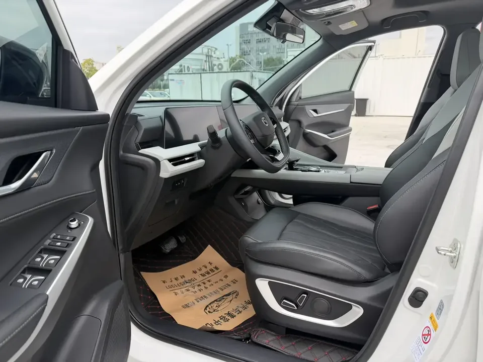 Changan CS75PLUS Changan CS75 PLUS 2024 The third generation champion version 1.5T automatic intelligent driving strong navigation 2024 — thumbnail 5