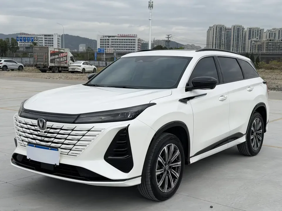 Changan CS75PLUS Changan CS75 PLUS 2024 The third generation champion version 1.5T automatic intelligent driving strong navigation 2024 — photo 1, buy with delivery to Moscow