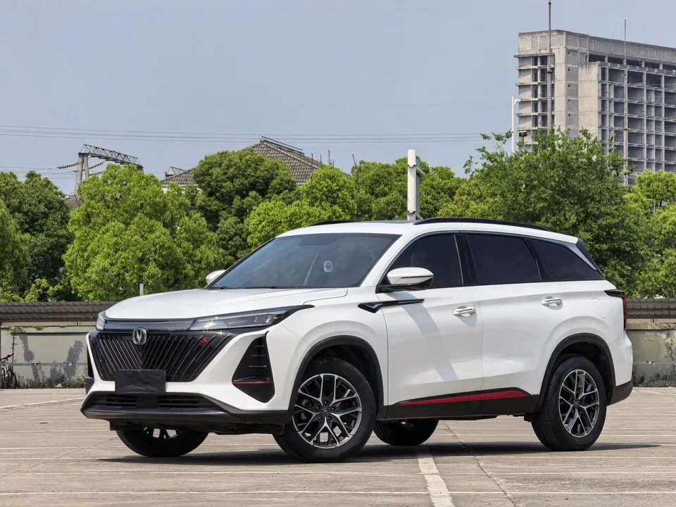 Changan CS75PLUS Changan CS75 PLUS 2022 Second generation 1.5T automatic premium model 2023 — photo 1, buy with delivery to Moscow