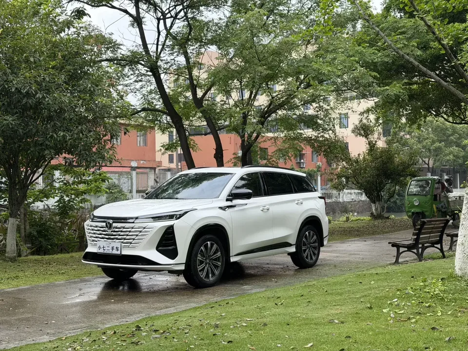 Changan CS75PLUS Changan CS75 PLUS 2024 The third generation champion version 1.5T automatic intelligent driving strong navigation 2024 — photo 1, buy with delivery to Moscow