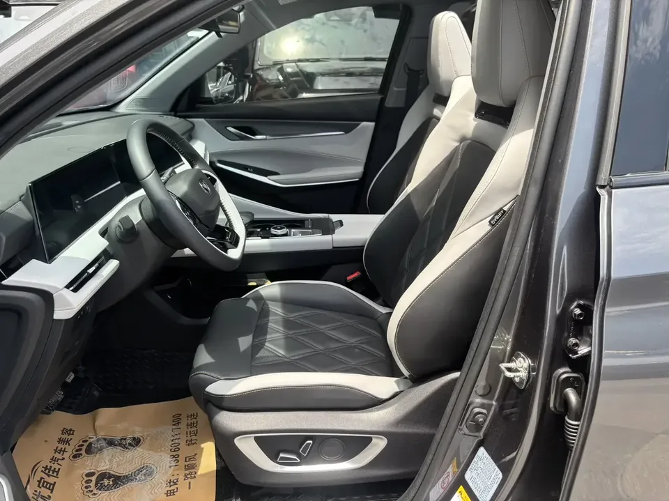 Changan CS75PLUS Changan CS75 PLUS 2023 The third generation 1.5T automatic premium model 2024 — thumbnail 4