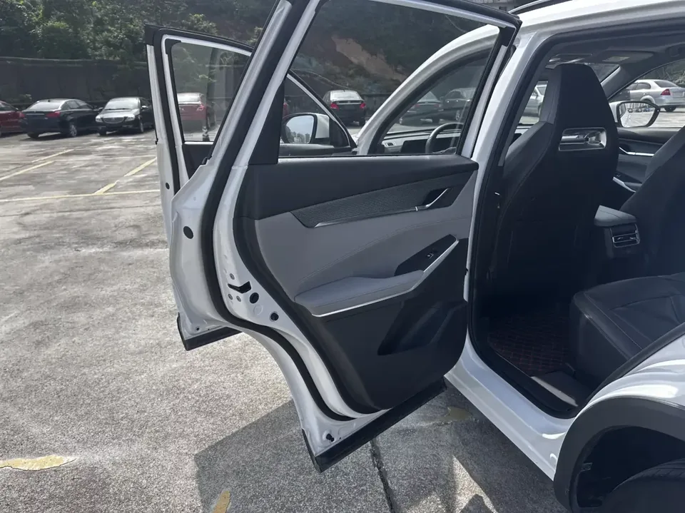 Changan CS75PLUS Changan CS75 PLUS 2022 Second generation 1.5T automatic luxury model 2023 — миниатюра 3
