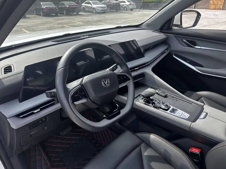 Changan CS75PLUS Changan CS75 PLUS 2022 Second generation 1.5T automatic luxury model 2023 — миниатюра 4