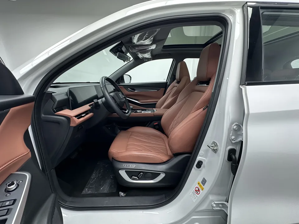 Changan CS75PLUS Changan CS75 PLUS 2024 The third generation Champion Edition 2.0T automatic intelligent driving power model 2024 — thumbnail 5
