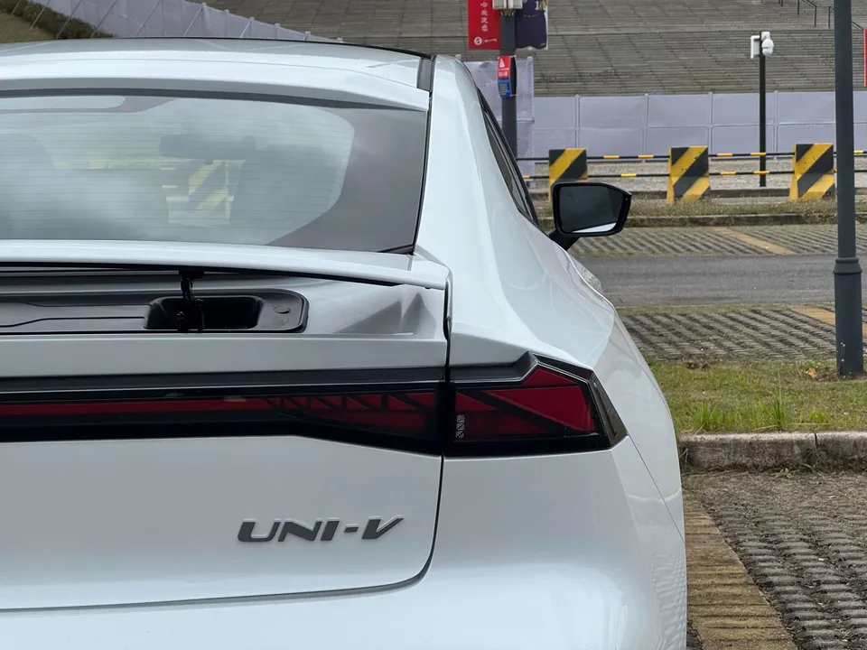 Changan UNI-V Changan UNI-V 2023 1.5T Premium 2023 — thumbnail 3