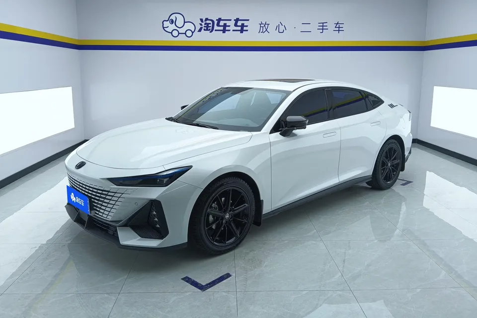 Changan UNI-V Changan UNI-V 2023 1.5T Premium 2024 — photo 1, buy with delivery to Moscow