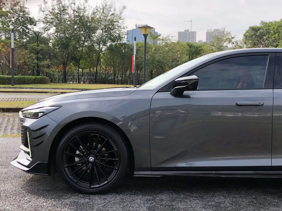 Changan UNI-V Changan UNI-V 2023 1.5T Sports Edition 2024 — thumbnail 4