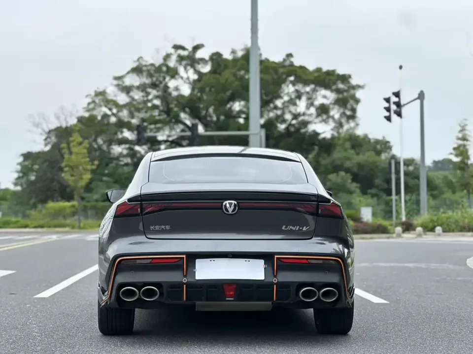 Changan UNI-V Changan UNI-V 2023 1.5T Sports Edition 2023 — thumbnail 2