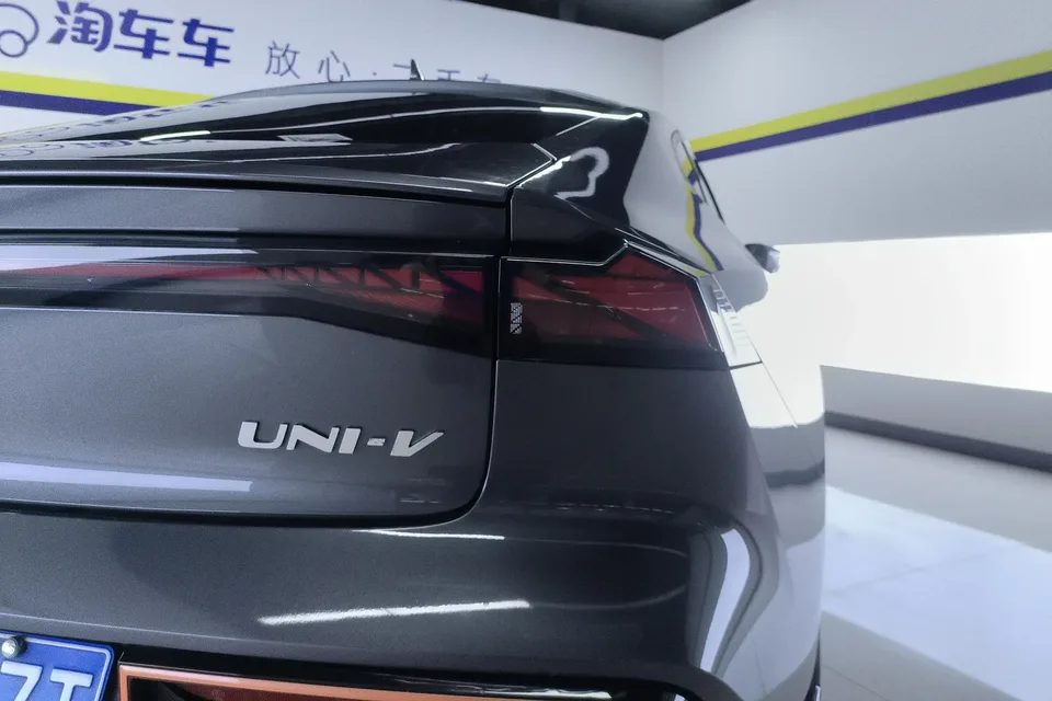 Changan UNI-V Changan UNI-V 2022 1.5T Sports Edition 2023 — thumbnail 3