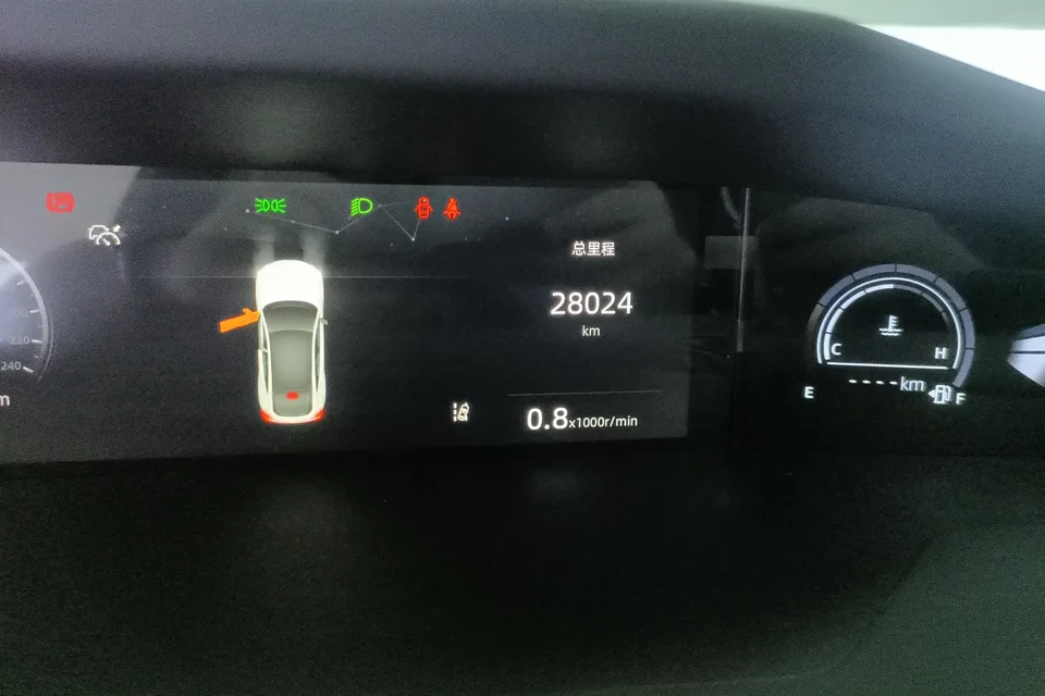 Changan UNI-V Changan UNI-V 2022 1.5T Sports Edition 2023 — thumbnail 4